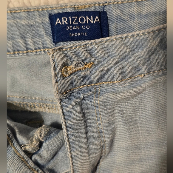 Size 18.5 - Arizona Jean Shorts - Picture 4 of 6